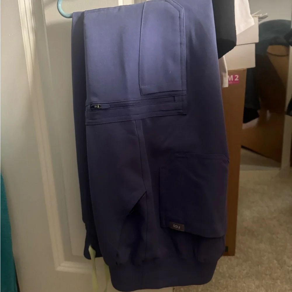 Figs Wayfarer High Waisted Yola Petite Skinny Scrub Pant XXS - Picture 2 of 2